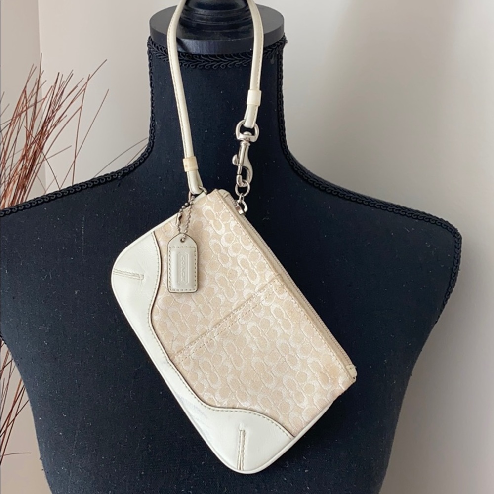 ▪️Coach wristlet